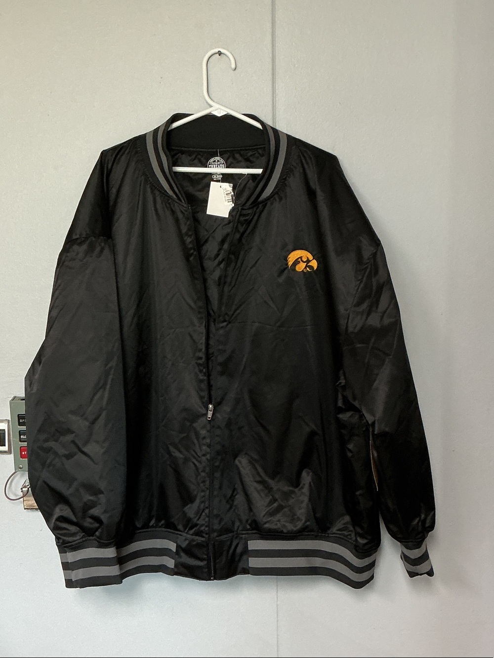 Rivalry Threads Men’s Iowa Hawkeyes Satin Varsity Jacket